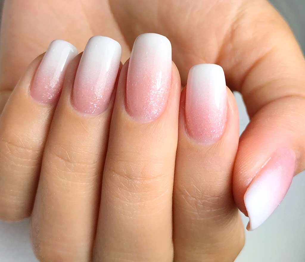 Protocole de Pose de Faux Ongles en Gel UV Monophase avec French